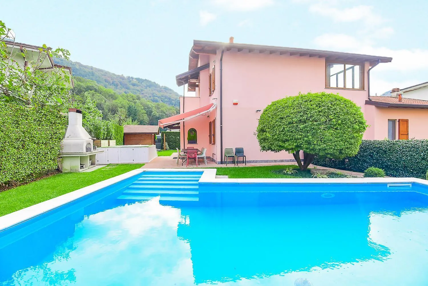 Jane E Jolie Holiday Home Private Swimming Pool contacts